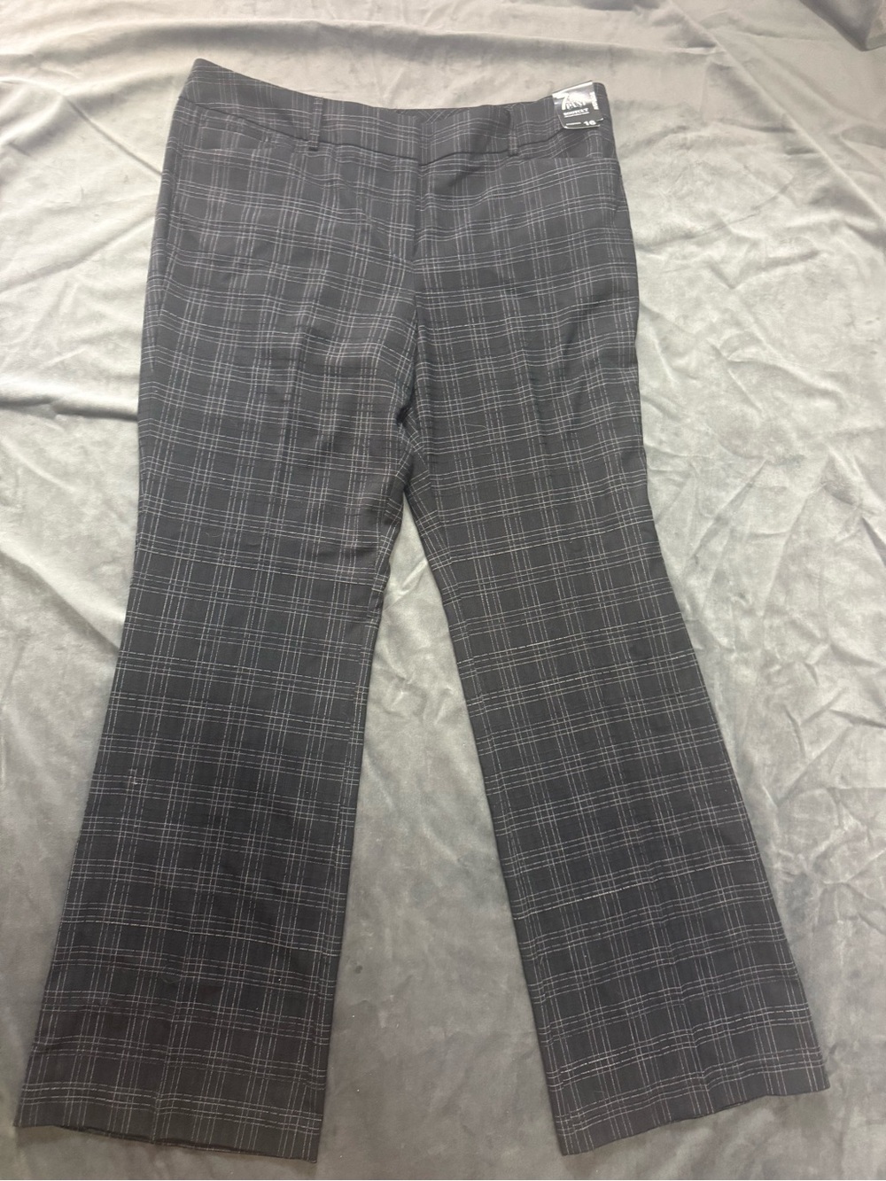 New York & Company Women's Dress Pants Bootcut Stretch Plaid Black Gray
Size 16